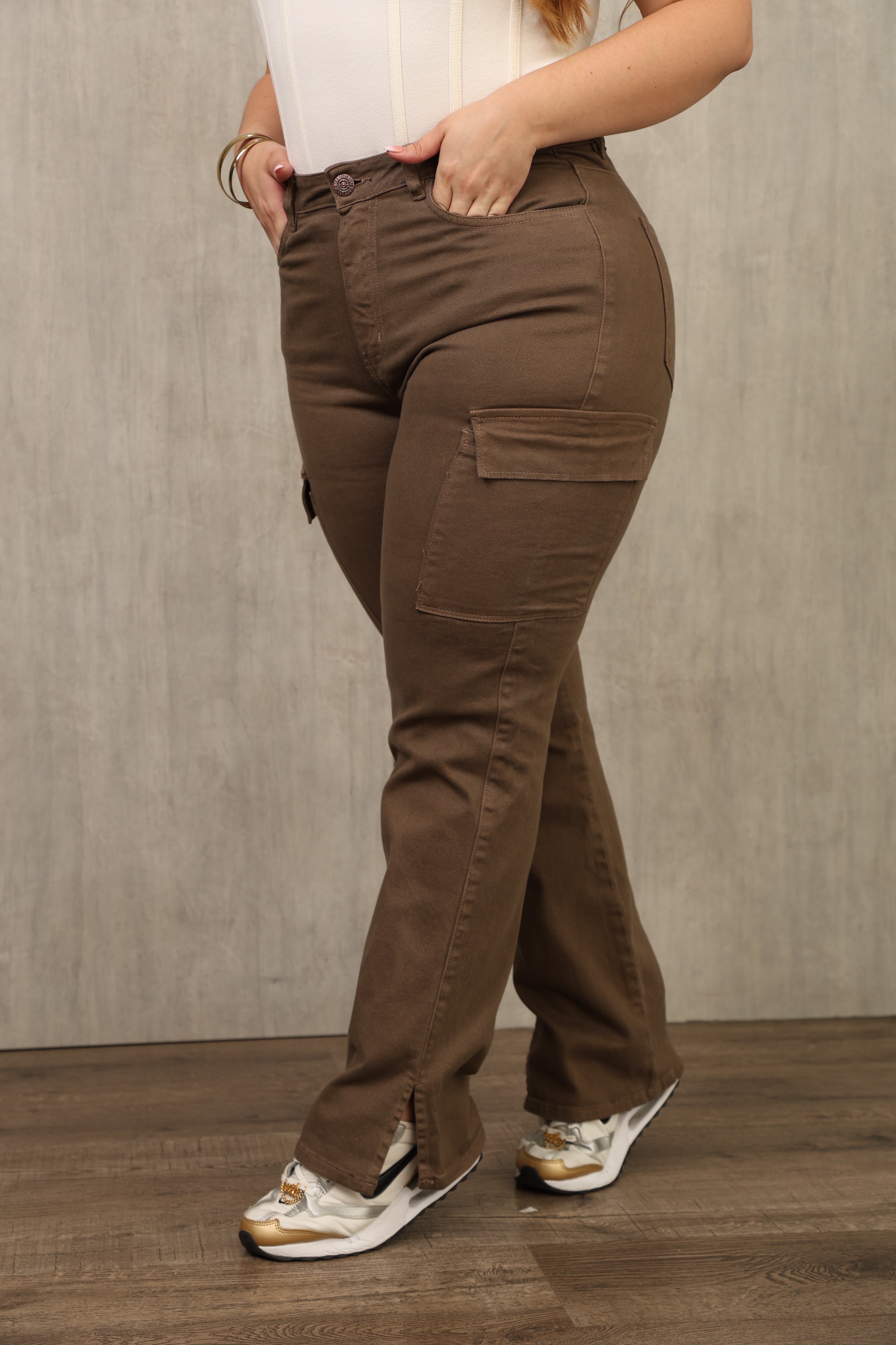 MOM FLARE CARGO, COLOR CAFE – TIRO ALTO – MODA COLOMBIANA – REF: 756 PL