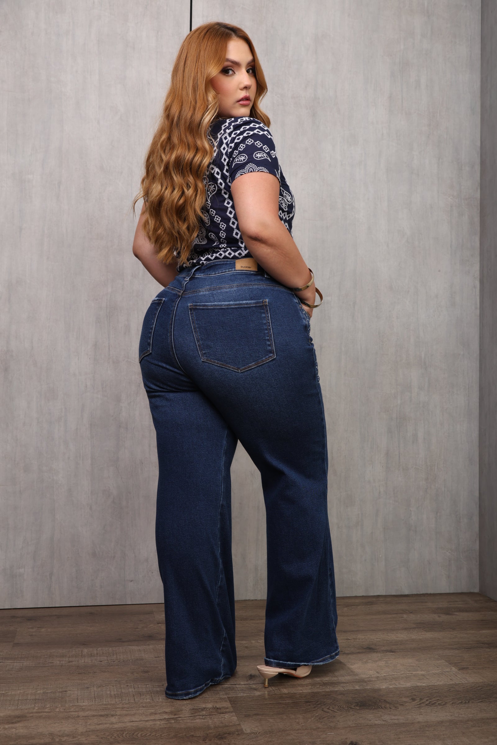 JEAN PALAZZO DAMA – TIRO MEDIO – APLICACIÓN DE PIEDRAS – MODA COLOMBIANA – REF: 9842 PL