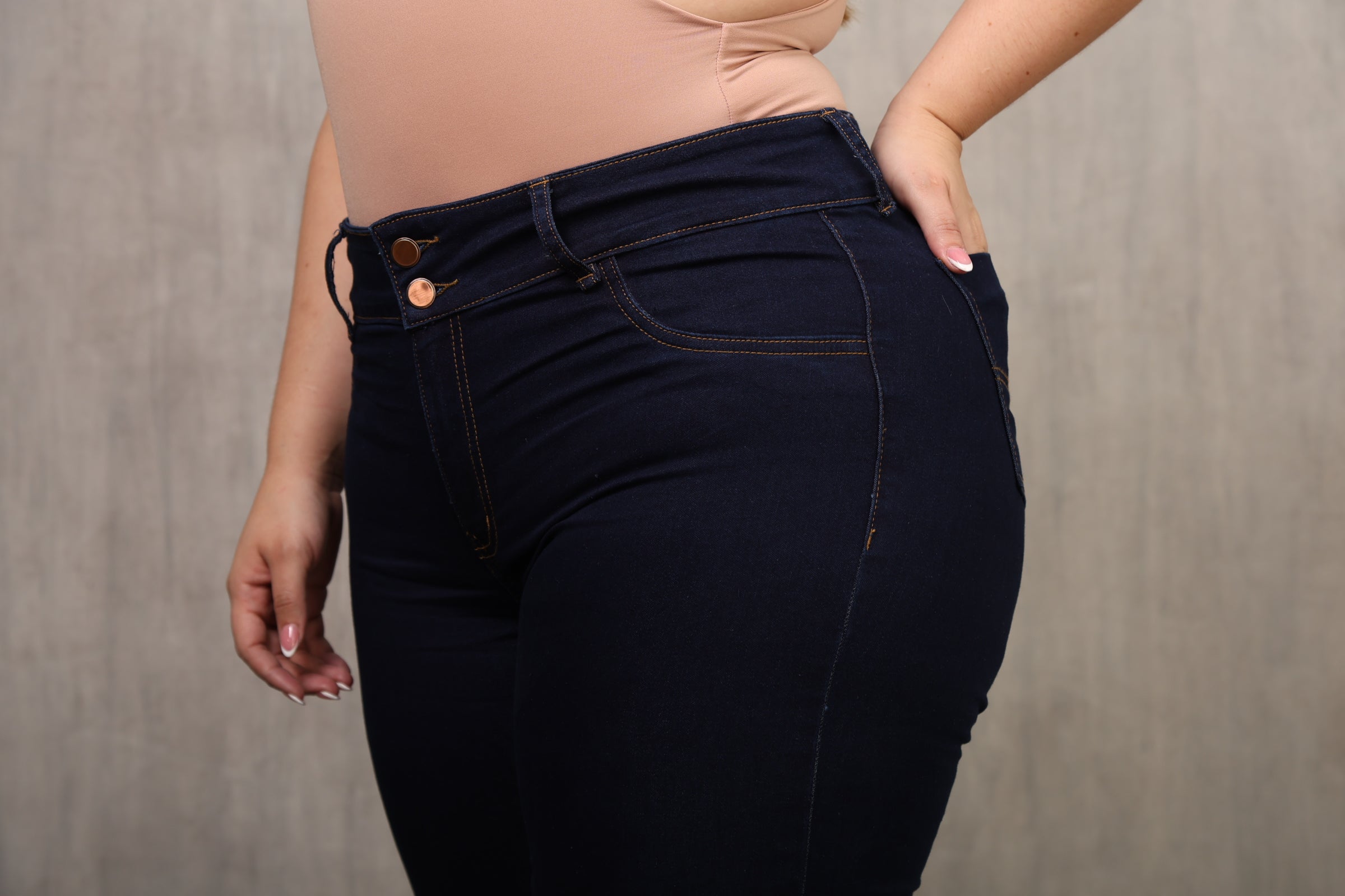 JEAN CLÁSICO DAMA TIRO ALTO, COLOR AZUL OSCURO, MODA COLOMBIANA – REF 5001 PL