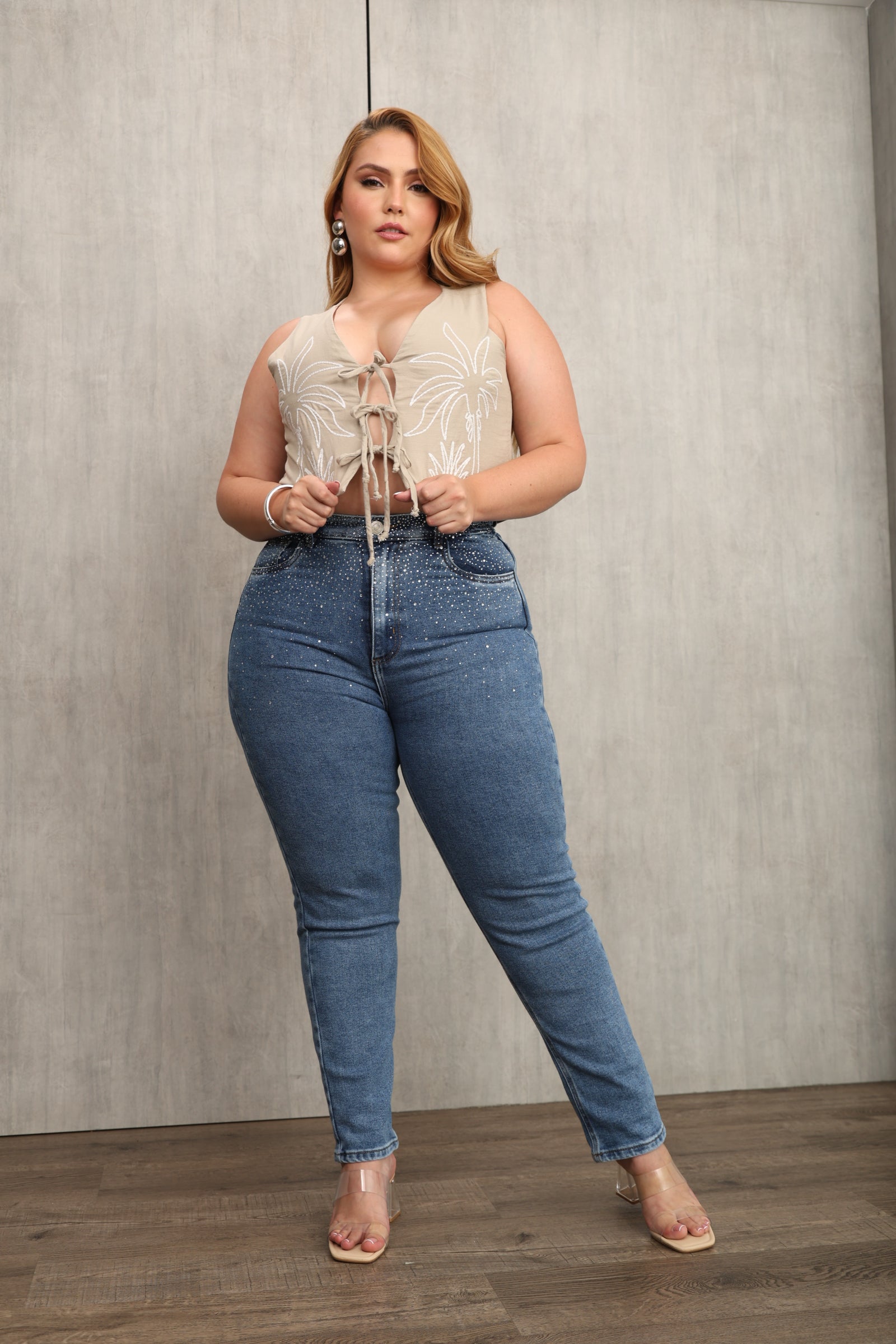 JEAN DAMA – MOM RESORTADO CON BRILLOS – TIRO ALTO – MODA COLOMBIANA – REF: 764 PL