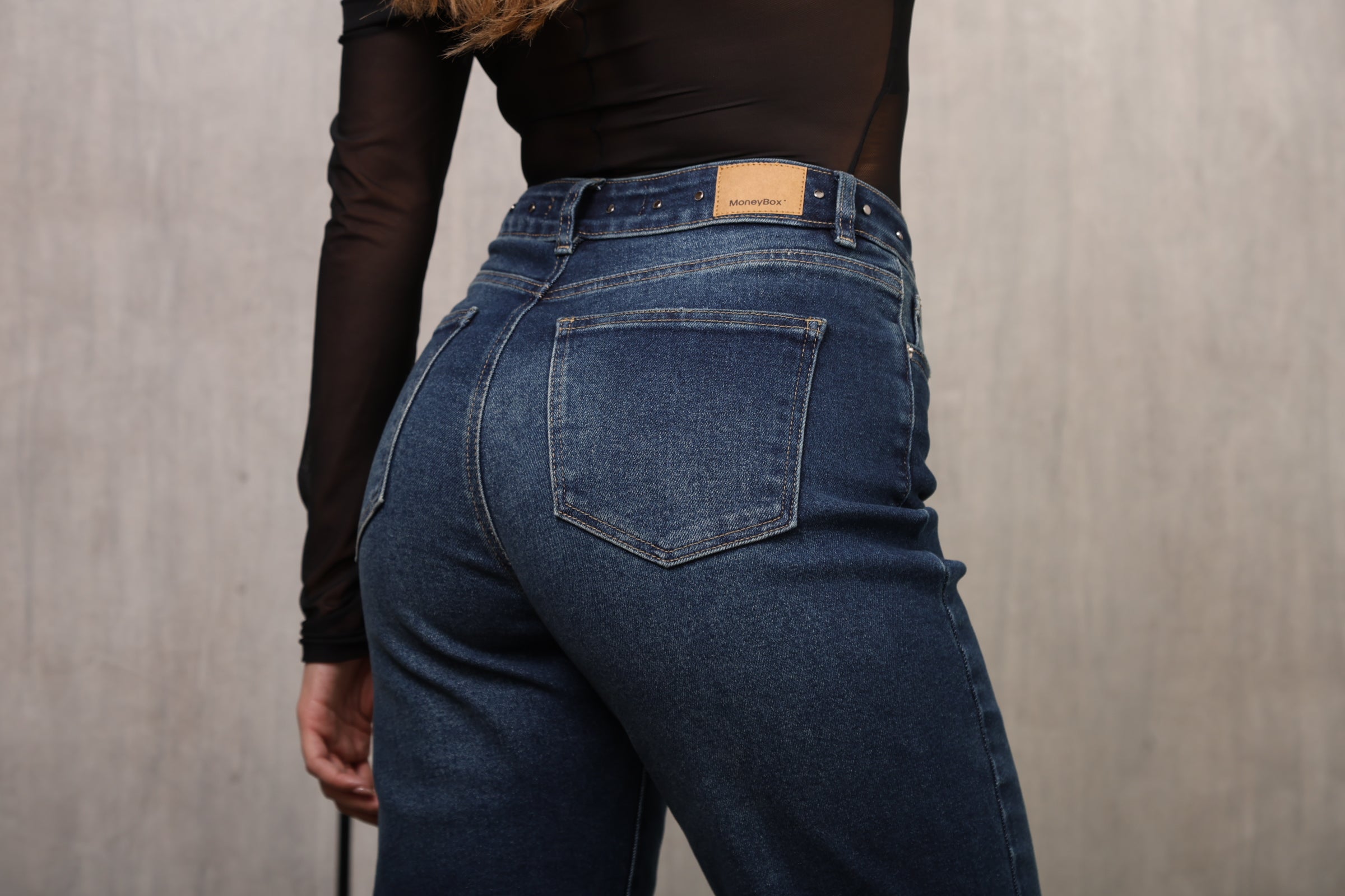 JEAN DAMA – MOM FLARE CROPPED CON TACHES – TIRO ALTO – MODA COLOMBIANA – REF: 795