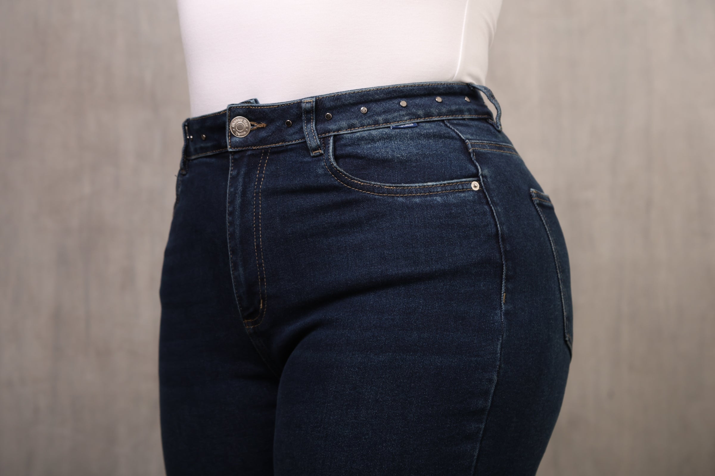 JEAN DAMA – MOM FLARE CROPPED CON TACHES – TIRO ALTO – MODA COLOMBIANA – REF: 795 pl