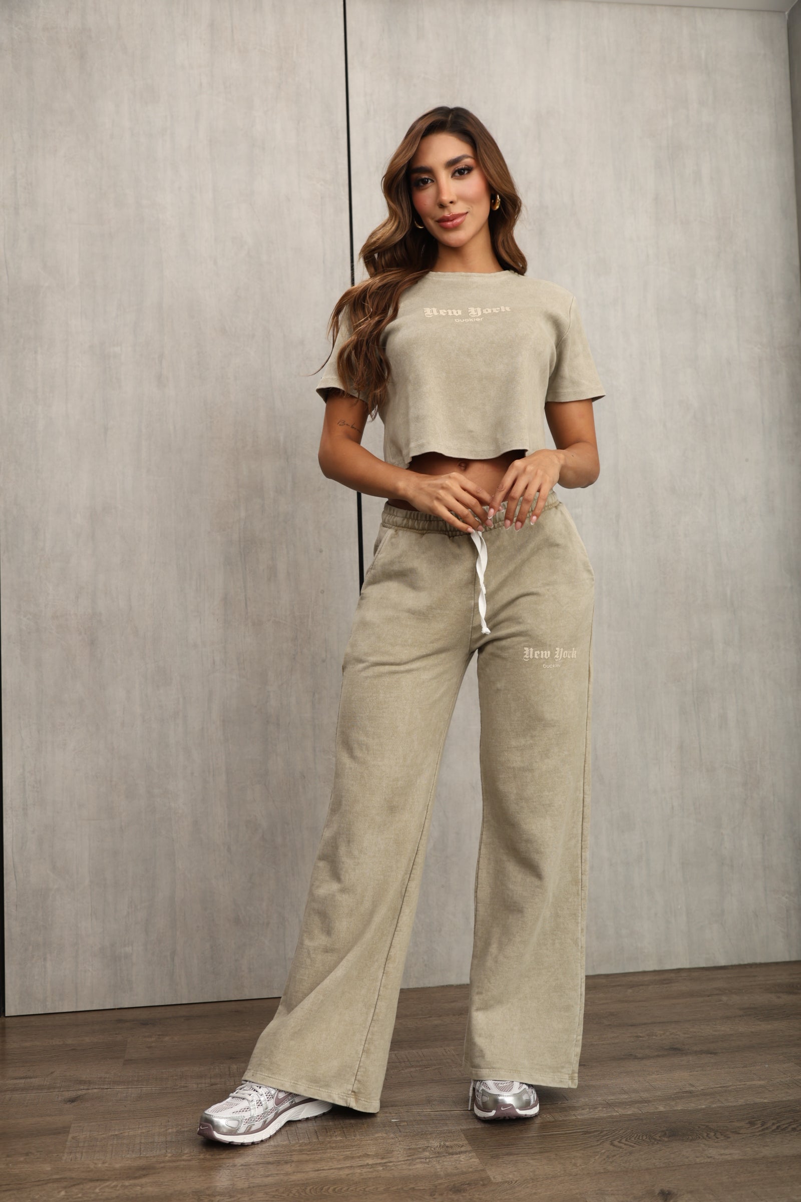 CONJUNTO DAMA – BEIGE -  CAMISETA & PALAZZO – MODA COLOMBIANA – REF: 9811